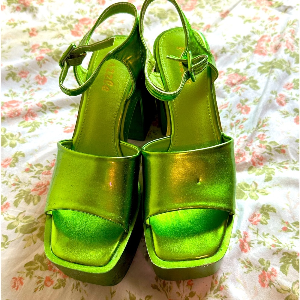 Woman’s 7 1/2 platform shoes. Worn once